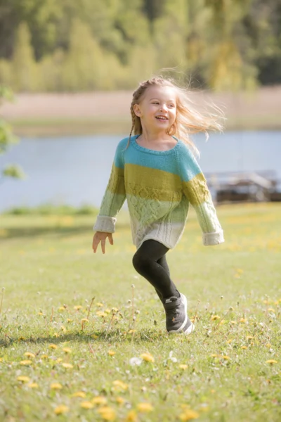 92444 Mollys Twist - Bluse til børn med fletning